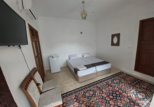 اتاق دو تخته تویین اقامتگاه سنتی عمارت بامگاه کرمانشاه